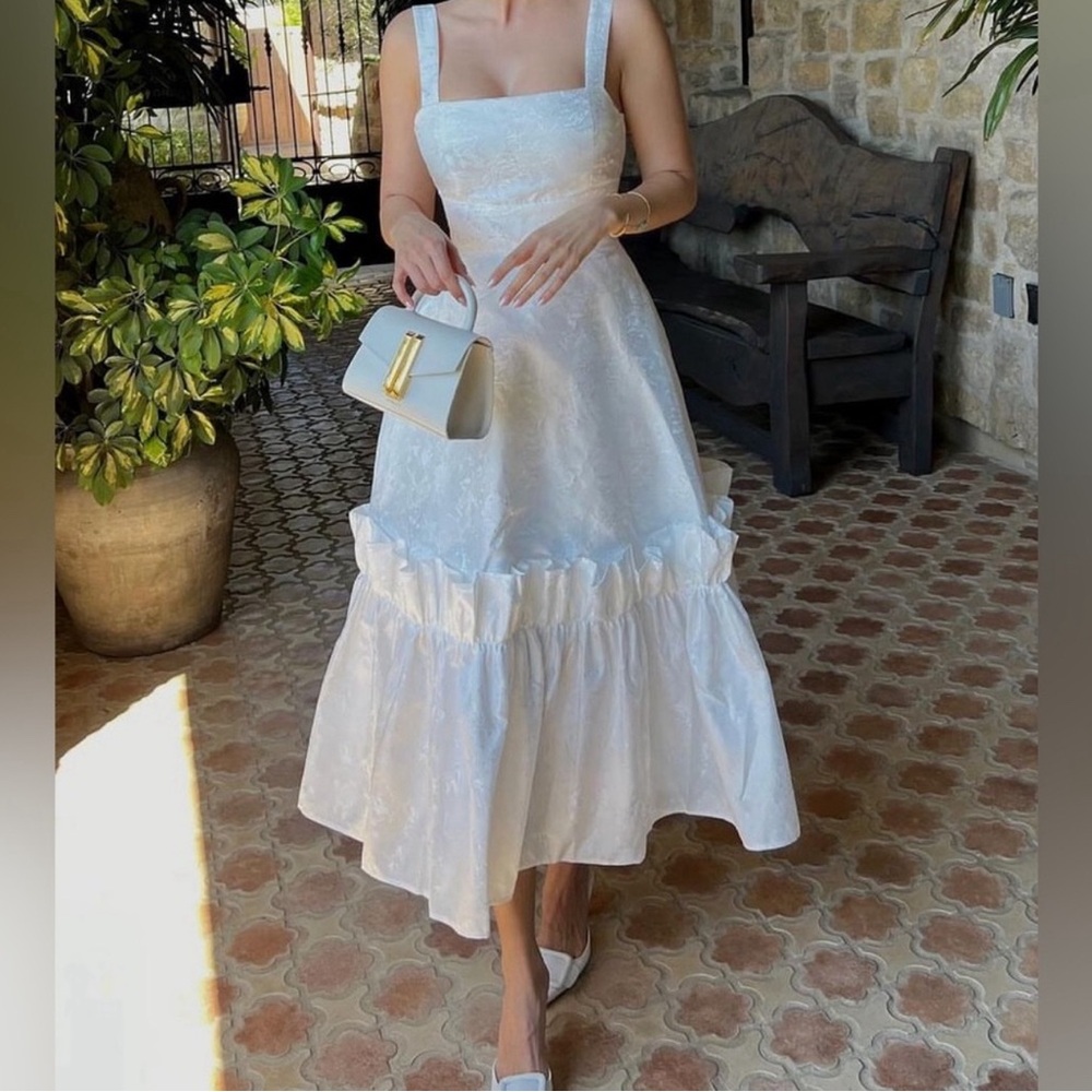 Whiter Unway Hope Jacquard
Midi Dress.